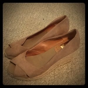 Size 8 women's Kanna basket-heeled wedges